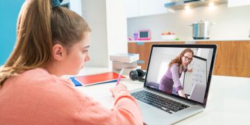 How an Online Tutor Can Help Students Improve Their Grades