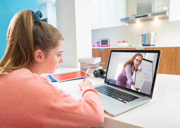How an Online Tutor Can Help Students Improve Their Grades